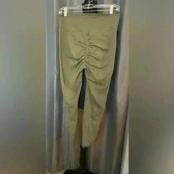 8. Astoria Activewear Olive Green Leggings XL NWT - Picture 4 of 5